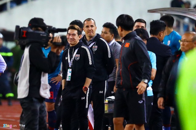 Phải đưa trợ lý tuyển Thái Lan lên FIFA xử nặng - Ảnh 3.