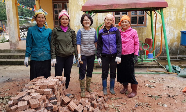 Vợ sếp Hàn bốc gạch để xây nhà sưởi cho người Việt  - Ảnh 3.