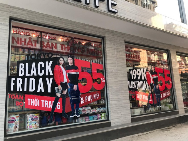  Cửa hàng đồng loạt giảm giá sâu, khách hàng vẫn bị mua hớ dịp Black Friday - Ảnh 2.