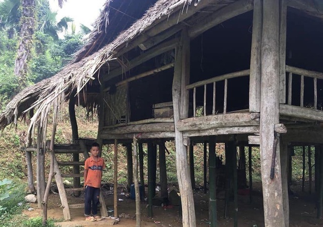 Nhiều thông tin sai lệch về cậu bé 10 tuổi sống cô độc trong rừng ở Tuyên Quang - Ảnh 1.