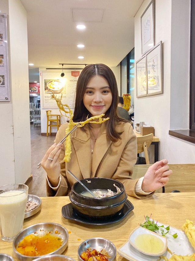 Hoa hậu rich kid ăn món dát vàng đắt đỏ: Huyền My, Hồ Ngọc Hà chẳng thua kém - Ảnh 1.