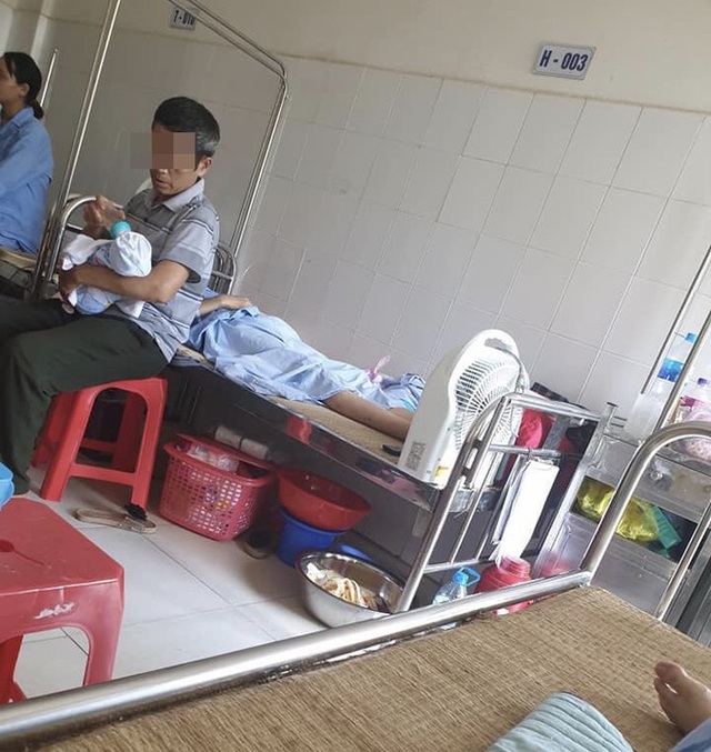 Con dâu đi đẻ, bố chồng vào chăm, hội chị em trầm trồ: Nàng dâu số hưởng đây rồi! - Ảnh 1. Con dâu đi đẻ, bố chồng vào chăm, hội chị em trầm trồ: Nàng dâu số hưởng đây rồi! - Ảnh 1.