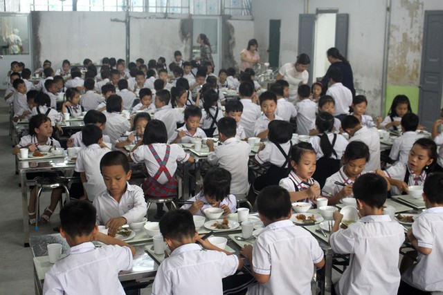 Chuyện lạ Hải Dương: Hàng trăm phụ huynh được ăn cơm bán trú trải nghiệm tại trường học - Ảnh 14.