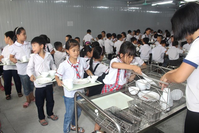 Chuyện lạ Hải Dương: Hàng trăm phụ huynh được ăn cơm bán trú trải nghiệm tại trường học - Ảnh 16.
