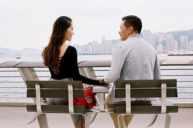 4 đại gia Việt nổi tiếng chiều vợ: Người tối ngày tặng hàng hiệu xa xỉ, kẻ ở nhà hẳn 1 tháng chăm vợ đẻ - Ảnh 15. 4 đại gia Việt nổi tiếng chiều vợ: Người tối ngày tặng hàng hiệu xa xỉ, kẻ ở nhà hẳn 1 tháng chăm vợ đẻ - Ảnh 15.
