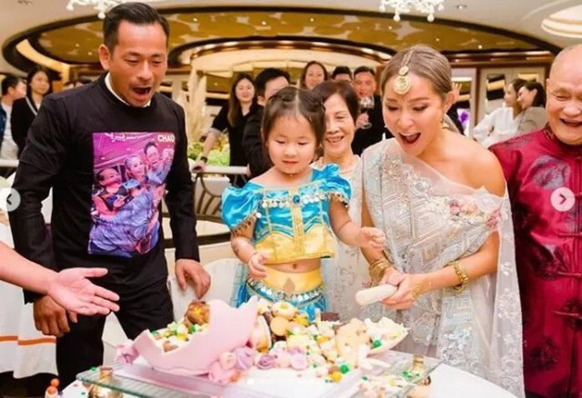 Vợ cả vui mừng khi tỷ phú sòng bài bỏ vợ bé - Ảnh 3.