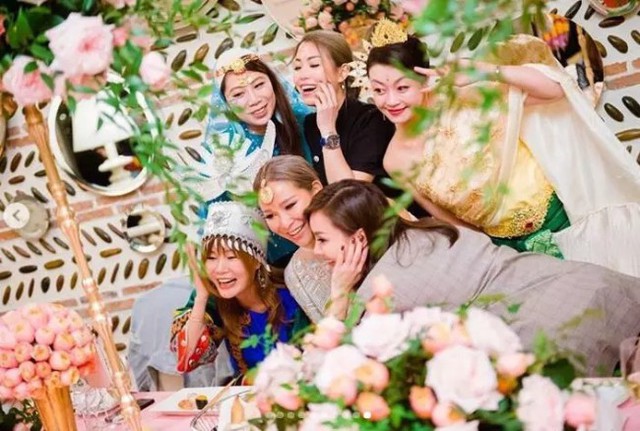 Vợ cả vui mừng khi tỷ phú sòng bài bỏ vợ bé - Ảnh 4.