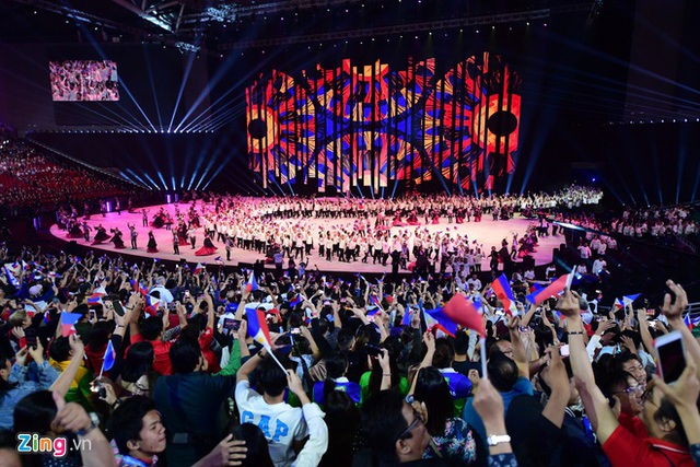 Sea Games 30: Đoàn Việt Nam diễu hành tại lễ khai mạc - Ảnh 9.