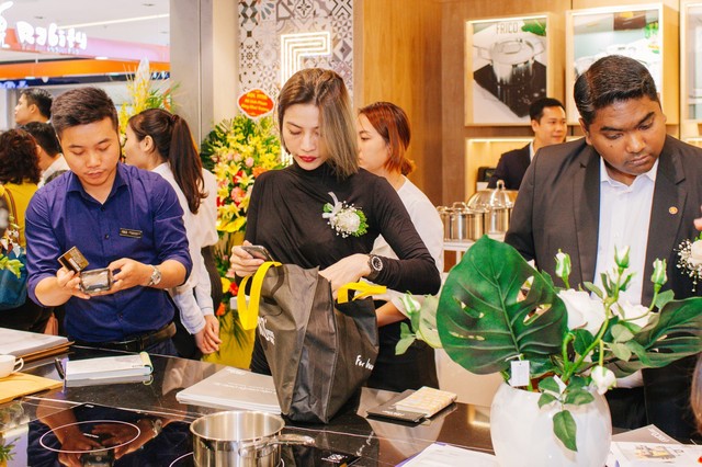 Tới ngay TTTM Vincom Trần Duy Hưng để trải nghiệm căn bếp sang trọng & đẳng cấp theo xu hướng Smart cooking - Ảnh 3.