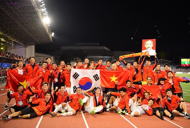 Nghệ sĩ Việt vỡ òa cảm xúc khi U22 Việt Nam viết nên lịch sử tại SEA Games 30 - Ảnh 4.