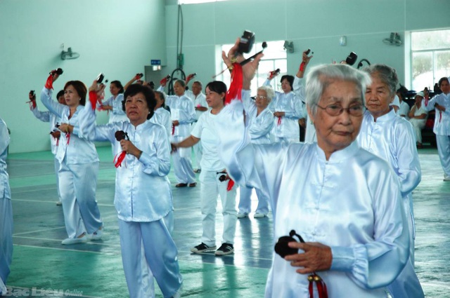 Giao lưu trực tuyến: Nâng cao kỹ năng dự phòng rủi ro bệnh tật cho người cao tuổi và gia đình - Ảnh 2.