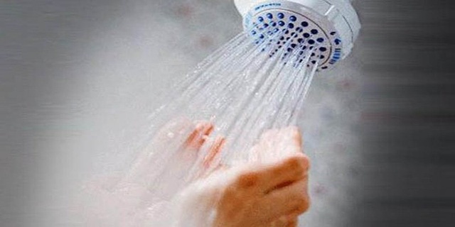 Tắm nước nóng khi trời lạnh có thể gây vô sinh, giết tinh trùng và lý giải của chuyên gia  - Ảnh 2.