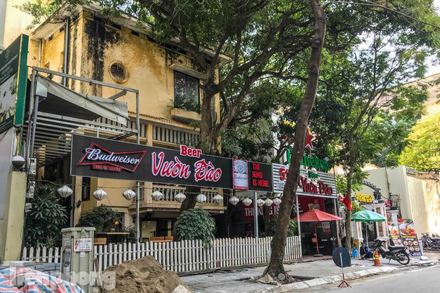 Biệt thự cổ Hà Nội thi nhau thành nhà hàng, quán nhậu - Ảnh 1.