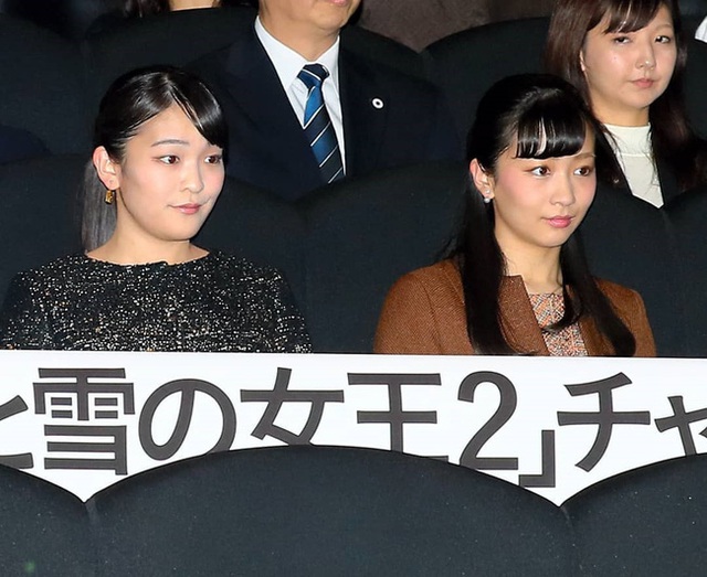 Hai công chúa Nhật Bản hiếm hoi đi dự sự kiện cùng nhau: Người tươi vui rạng rỡ, người trầm lặng gượng cười - Ảnh 1.