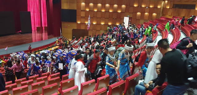 Vụ gần 600 du khách Trung Quốc biểu diễn áo dài “chui” tại Quảng Ninh: Đại biểu quốc hội yêu cầu xử lý làm gương - Ảnh 4.