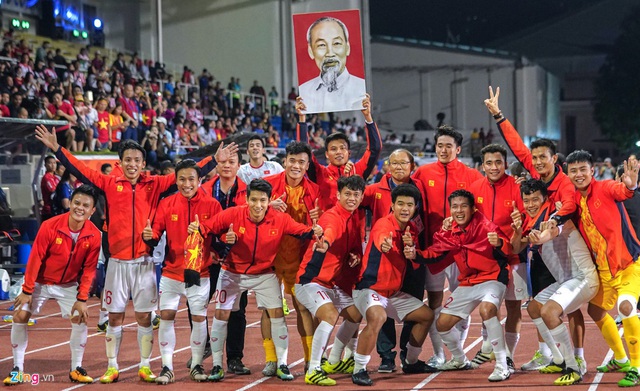 Quang Hải, Văn Hậu và các cầu thủ U22 Việt Nam được vinh danh từ bé - Ảnh 2.