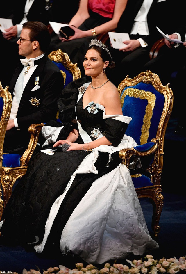 3 nhân vật nữ của Hoàng gia Thụy Điển gây sốt truyền thông, thu hút mọi ánh nhìn bằng vẻ đẹp gợi cảm chết người tại cùng một sự kiện - Ảnh 4.