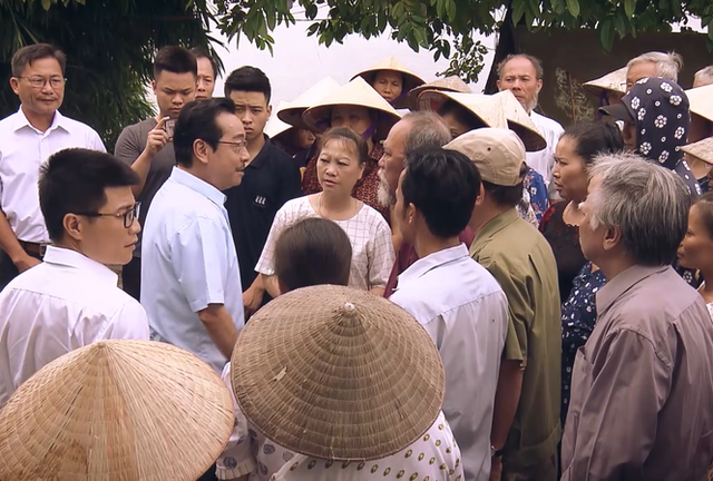 Sinh tử tập 20: Vũ lấy lòng tân giám đốc sở , chủ tịch tỉnh bị dân chặn xe - Ảnh 2.