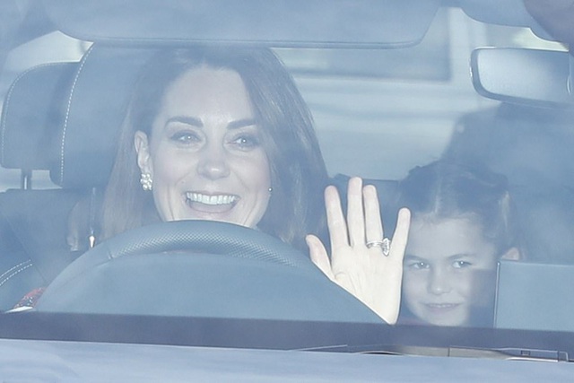 Lý do Kate - William đi xe riêng tới tiệc của Nữ hoàng - Ảnh 1.