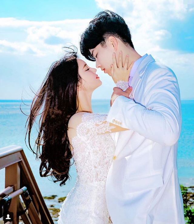  Sắp cưới thì nhận được tin nhắn cà khịa từ người yêu cũ của chồng: “Anh ấy ngủ hay đạp chăn lắm em ạ”, cô dâu bình tĩnh đáp trả khiến cô ta im bặt  - Ảnh 1.