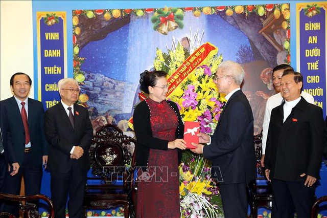  Chủ tịch Quốc hội chúc mừng Giáng sinh tại Trung ương Ủy ban Đoàn kết Công giáo Việt Nam  - Ảnh 1.
