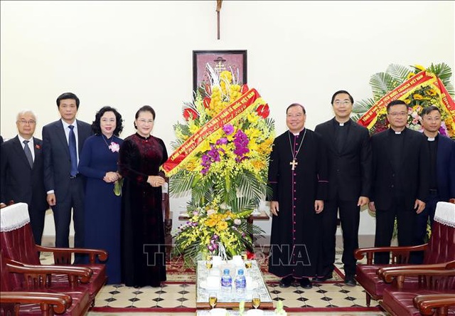  Chủ tịch Quốc hội chúc mừng Giáng sinh tại Tòa Tổng Giám mục Hà Nội  - Ảnh 1.