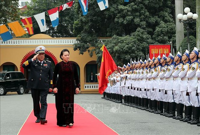 Chủ tịch Quốc hội thăm và làm việc tại Quân chủng Hải Quân - Ảnh 2.