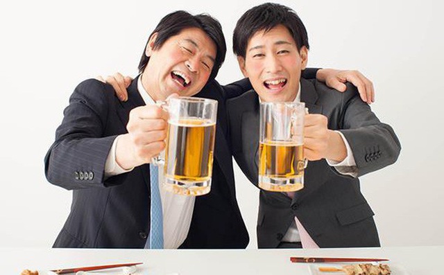 Học người Nhật bí quyết bảo vệ đại tràng khỏi bia rượu tất niên - Ảnh 1.