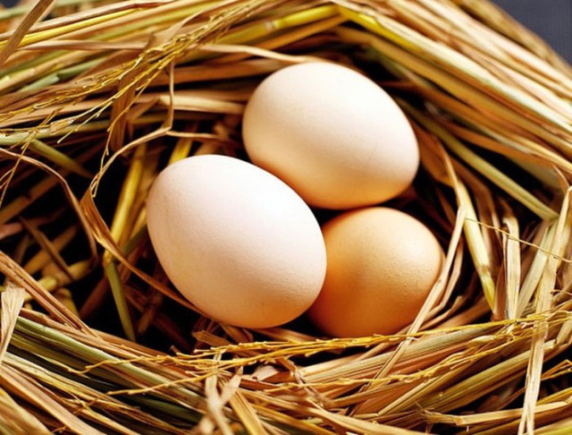 Thói quen nhiều người mắc khi luộc biến trứng gà thành chất độc - Ảnh 2.