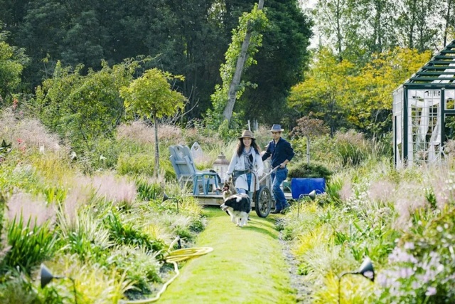 Cặp vợ chồng trẻ dành 5 năm để biến khu đất hoang rộng 6000m² thành khu vườn thiên đường của cỏ cây, hoa lá - Ảnh 30.