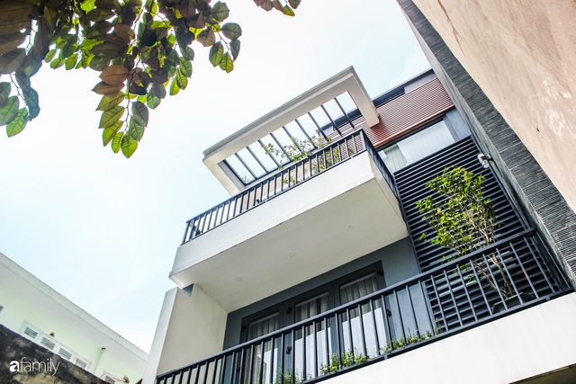 Ngôi nhà phố cho gia đình 3 thế hệ với chiều dài 36m² tạo ấn tượng mạnh nhờ tông màu trung tính ở Hà Nội - Ảnh 3.