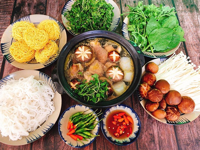 Lẩu gà nấm - Ảnh 1.