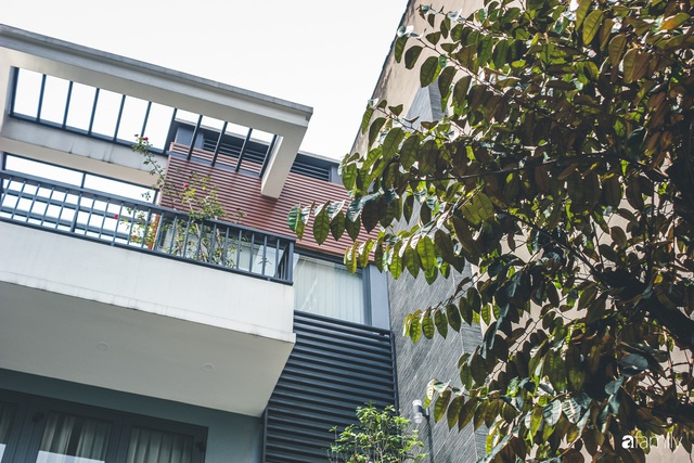 Ngôi nhà phố cho gia đình 3 thế hệ với chiều dài 36m² tạo ấn tượng mạnh nhờ tông màu trung tính ở Hà Nội - Ảnh 4.