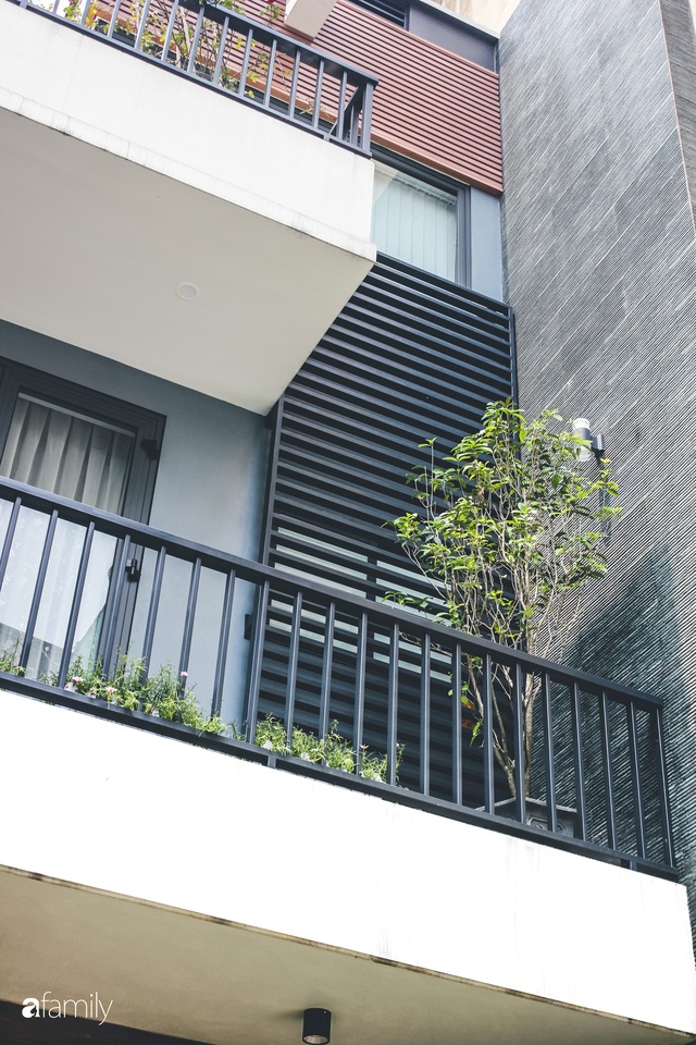 Ngôi nhà phố cho gia đình 3 thế hệ với chiều dài 36m² tạo ấn tượng mạnh nhờ tông màu trung tính ở Hà Nội - Ảnh 7.