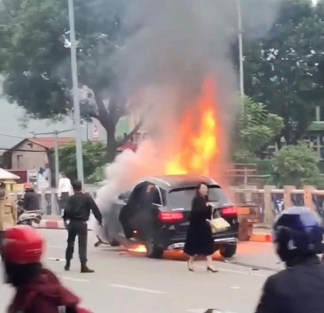 Khởi tố vụ nữ tài xế Mercedes gây tai nạn thảm khốc trên đường phố Hà Nội - Ảnh 1.