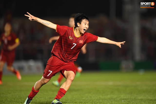 Đội trưởng tuyển nữ Việt Nam đổ gục xuống sân vì kiệt sức sau khi cùng đồng đội giành quyền vào chung kết SEA Games 30 - Ảnh 13.