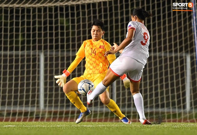 Đội trưởng tuyển nữ Việt Nam đổ gục xuống sân vì kiệt sức sau khi cùng đồng đội giành quyền vào chung kết SEA Games 30 - Ảnh 15.