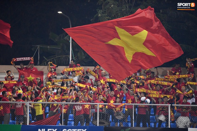 Đội trưởng tuyển nữ Việt Nam đổ gục xuống sân vì kiệt sức sau khi cùng đồng đội giành quyền vào chung kết SEA Games 30 - Ảnh 17.