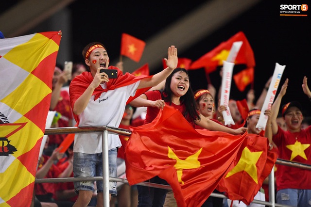 Đội trưởng tuyển nữ Việt Nam đổ gục xuống sân vì kiệt sức sau khi cùng đồng đội giành quyền vào chung kết SEA Games 30 - Ảnh 18.