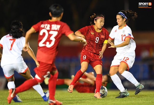 Đội trưởng tuyển nữ Việt Nam đổ gục xuống sân vì kiệt sức sau khi cùng đồng đội giành quyền vào chung kết SEA Games 30 - Ảnh 4.