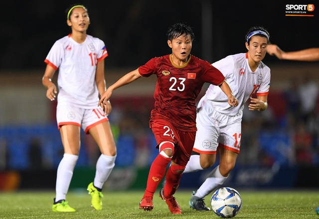 Đội trưởng tuyển nữ Việt Nam đổ gục xuống sân vì kiệt sức sau khi cùng đồng đội giành quyền vào chung kết SEA Games 30 - Ảnh 11.