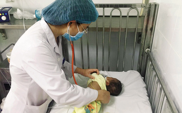 Nhiều em bé nhập viện do cúm  - Ảnh 1.