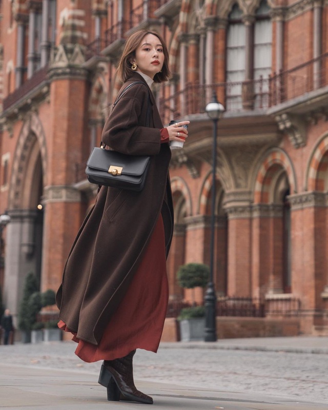 Nghĩ tưởng đơn giản nhưng kh&ocirc;ng phải n&agrave;ng n&agrave;o cũng biết 4 mẫu &aacute;o kho&aacute;c kết hợp ăn &yacute; nhất với v&aacute;y - Ảnh 15.