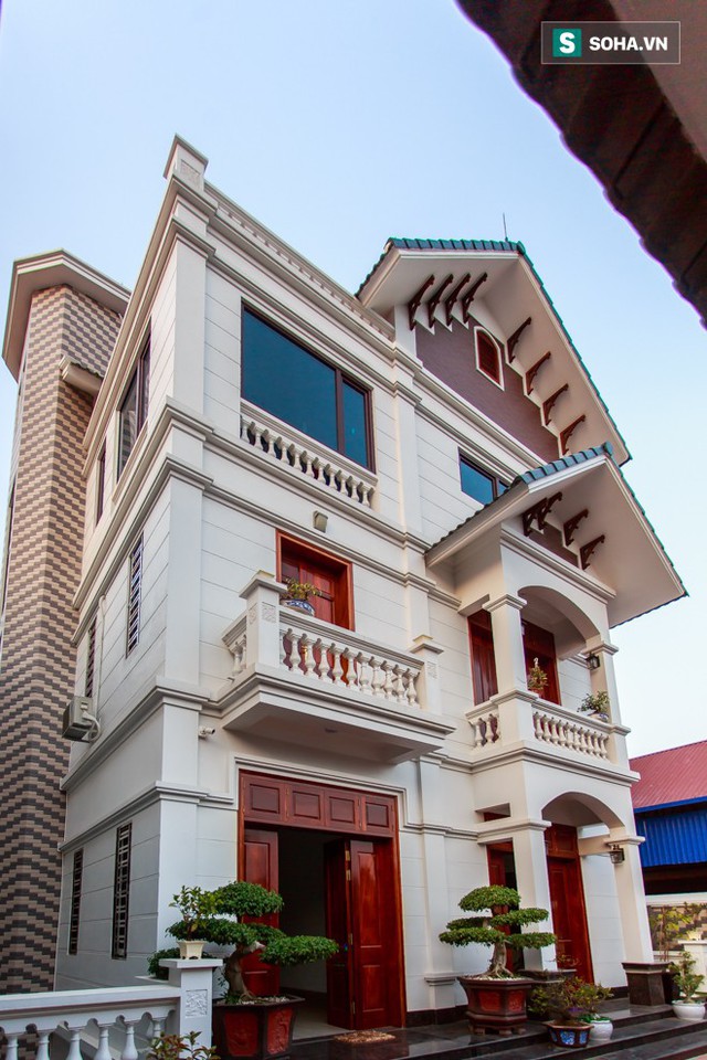 Cận cảnh căn biệt thự ho&agrave;nh tr&aacute;ng của Chiến Thắng