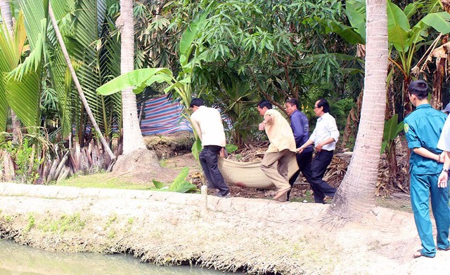 
Vụ &aacute;n mạng g&acirc;y r&uacute;ng động v&ugrave;ng qu&ecirc;

