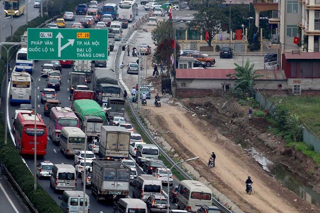 Hà Nội: Cao tốc tắc dài, dân băng ruộng về nhà sau kỳ nghỉ Tết