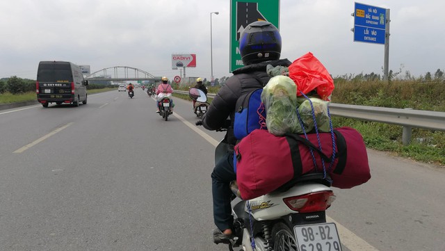 
 Trên cao tốc Hà Nội - Bắc Giang, đoạn qua Phù Đổng
