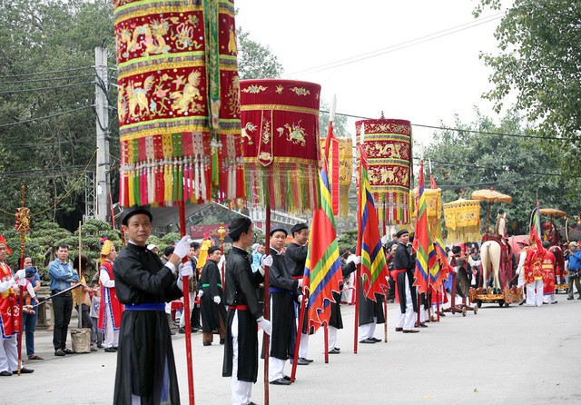 
Từ ngày mùng 9 đến 12/1 âm lịch, lễ hội làng Triều Khúc diễn ra với nhiều hoạt động. Tương truyền, lễ hội được tổ chức để tưởng nhớ Bố Cái Đại Vương Phùng Hưng (dân gian gọi là thánh của làng hay Thành hoàng làng) là người có công giành lại nền độc lập tự chủ.
