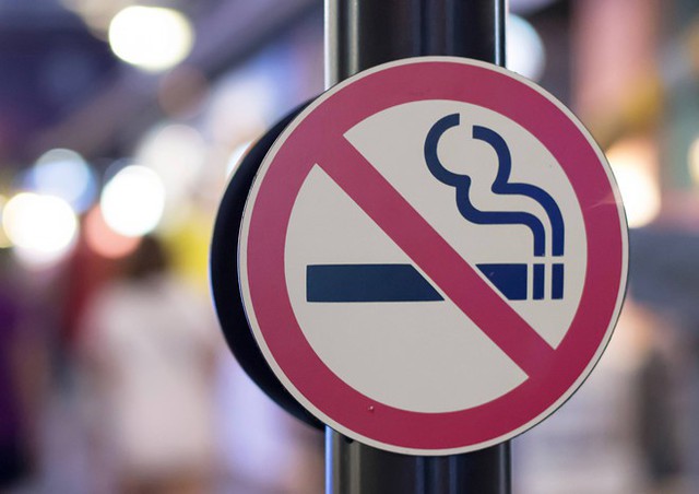 4. Không hút thuốc: Khói thuốc lá chứa nhiều chất độc hại làm suy giảm chức năng của não, cũng như khả năng nhận thức, ghi nhớ. Ảnh: Mayo Clinic.