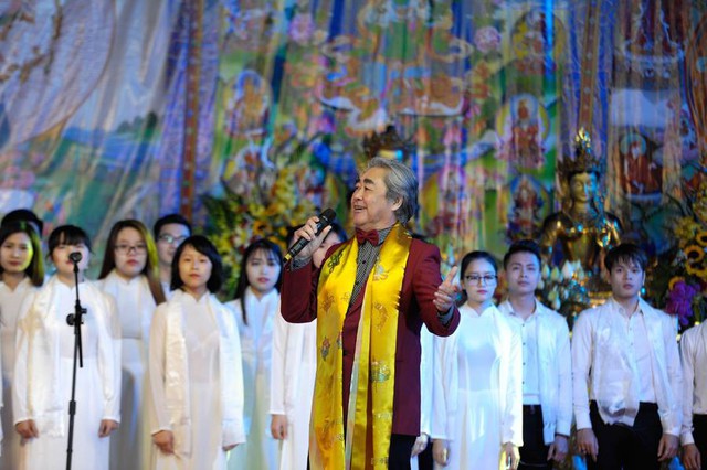 
NSND Quang Thọ biểu diễn Tây Thiên ca.
